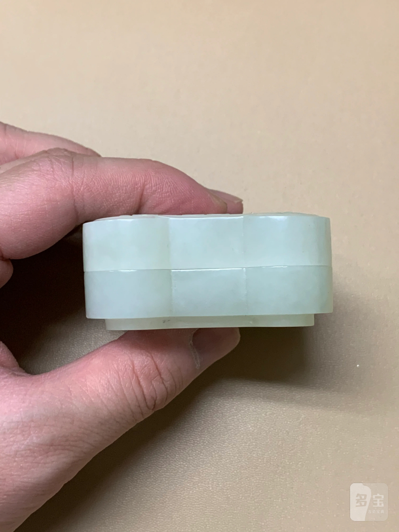清 白玉仿青铜器纹饰印泥盒 - 图3
